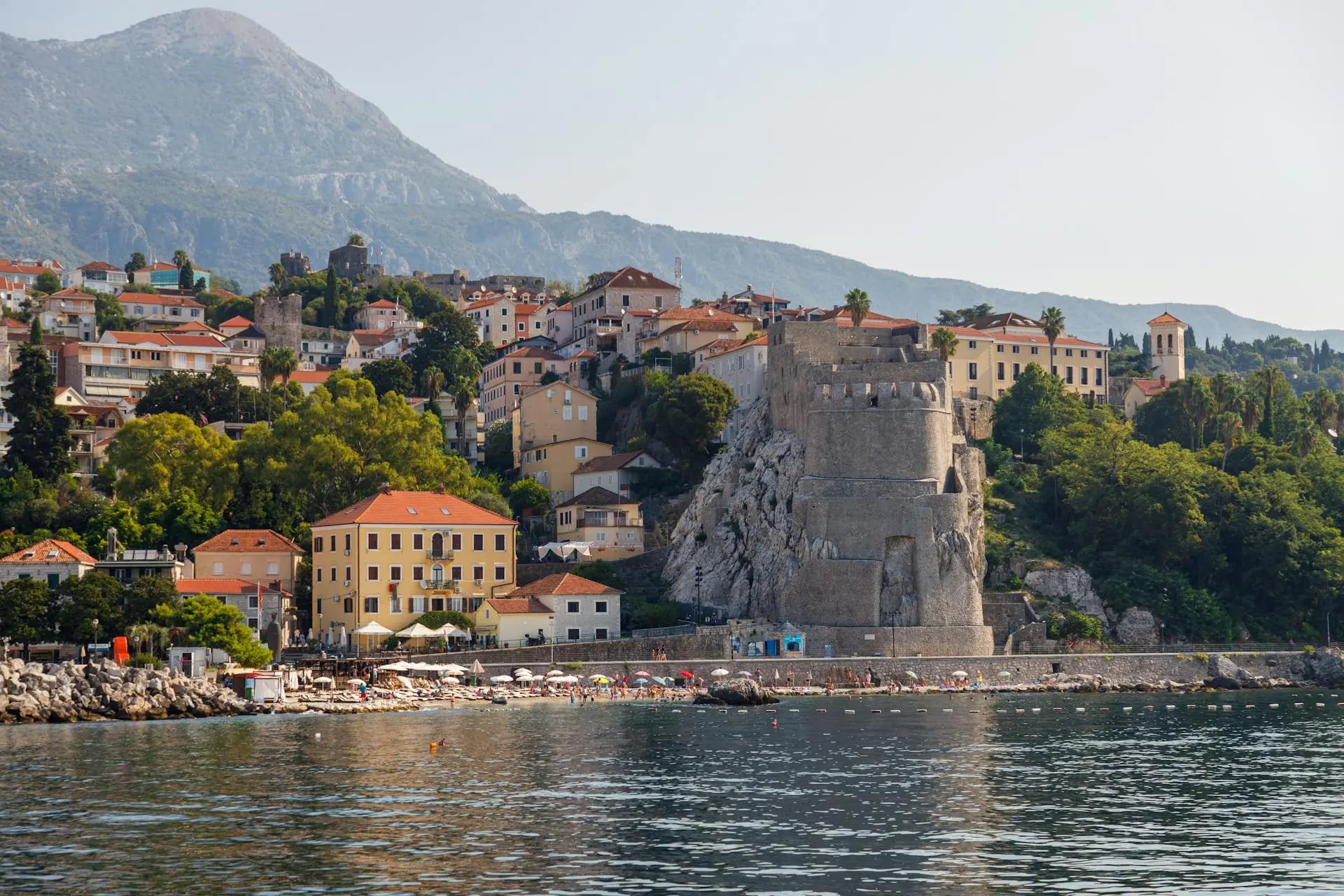 Herceg Novi - Grad cveća, mimosa i sunčanih stepenica, čuvar ulaza u Boku Kotorsku.
